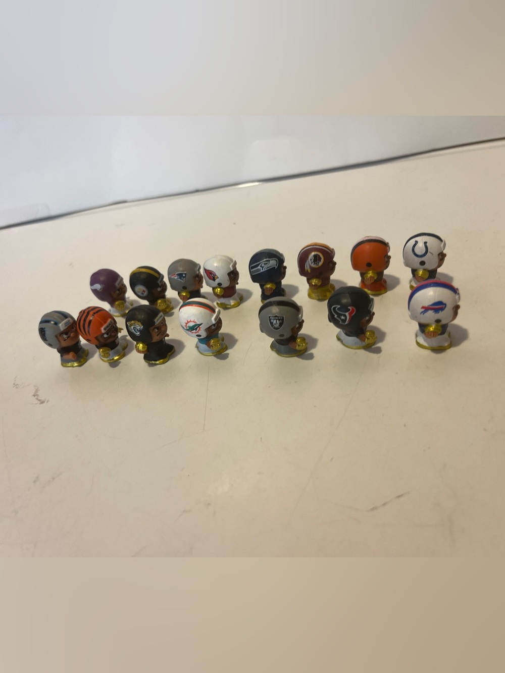Set of 15 NFL TeenyMates mini figures,